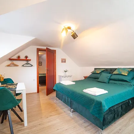 Rezidence Plesivec - Rodinny Apartman S 3 Loznicemi Cesky Krumlov Exterior photo