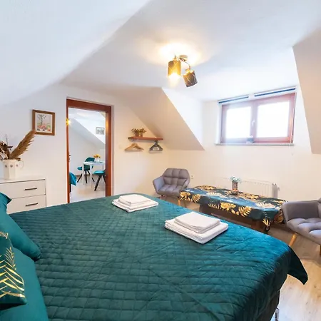 Rezidence Plesivec - Rodinny Apartman S 3 Loznicemi Cesky Krumlov Exterior photo