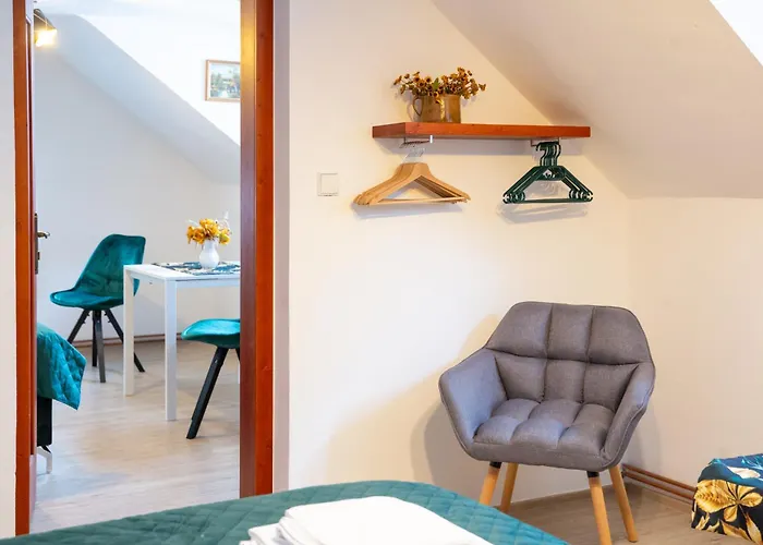 Rezidence Plesivec - Rodinny Apartman S 3 Loznicemi
