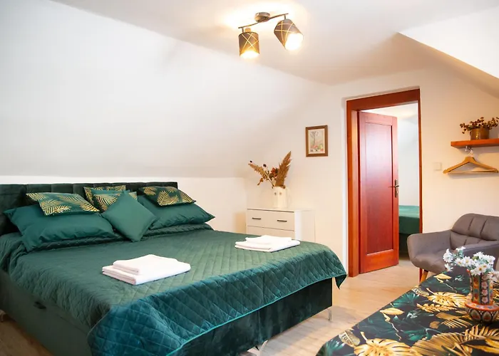Rezidence Plesivec - Rodinny Apartman S 3 Loznicemi