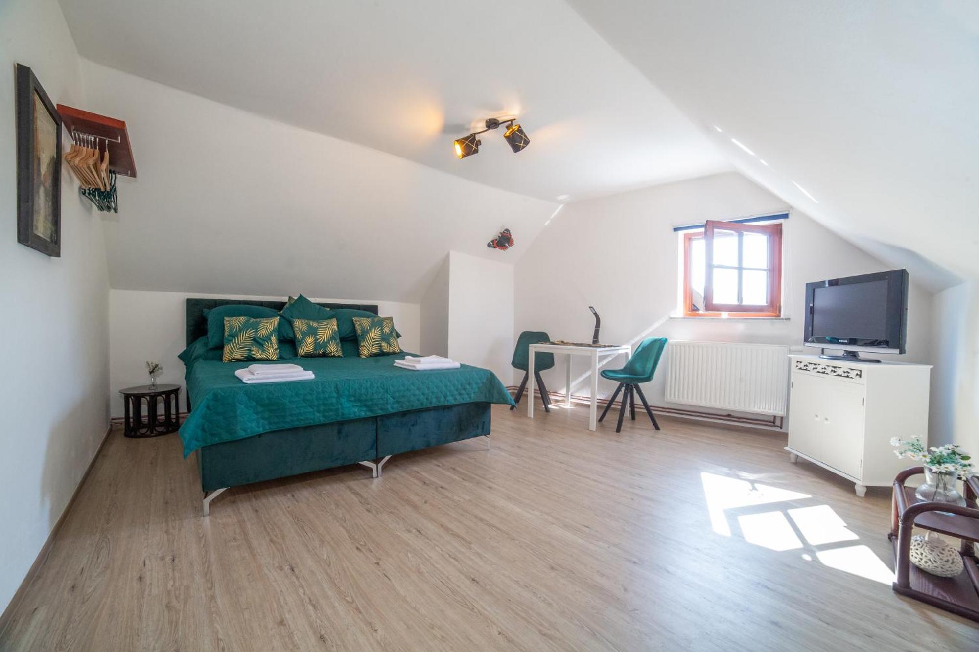 Homestay Rezidence Plesivec - Rodinny S 3 Loznicemi *