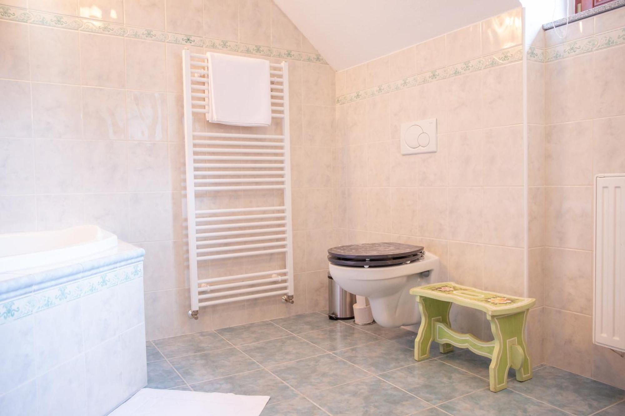 Rezidence Plesivec - Rodinny S 3 Loznicemi *